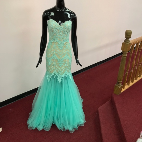 FLASH SALE ‼️ Tiffany& Nude Grown for Prom - Picture 3 of 5